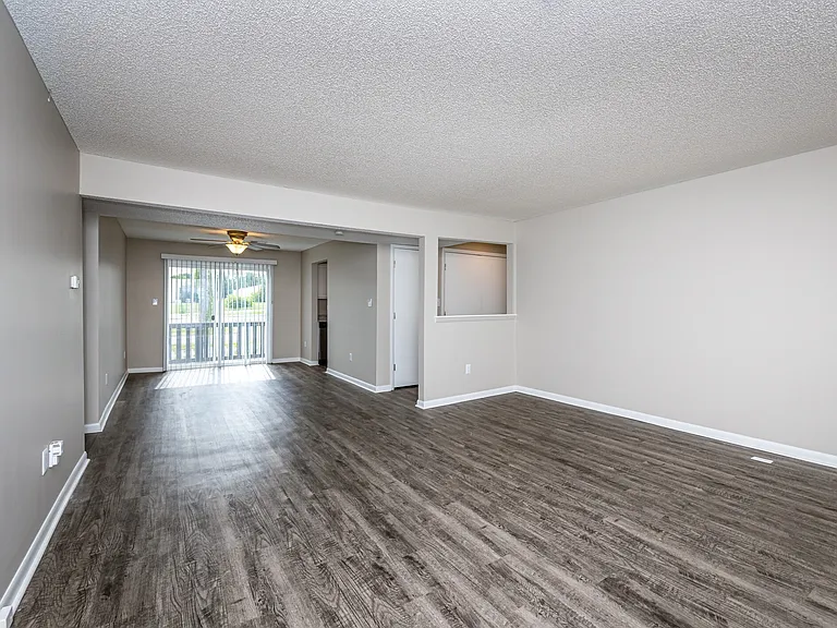 Maple Hills Apartments — Photo 16