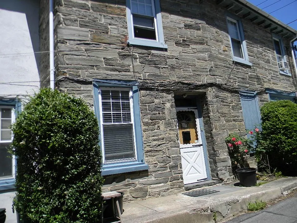 43 E Chestnut Hill Ave