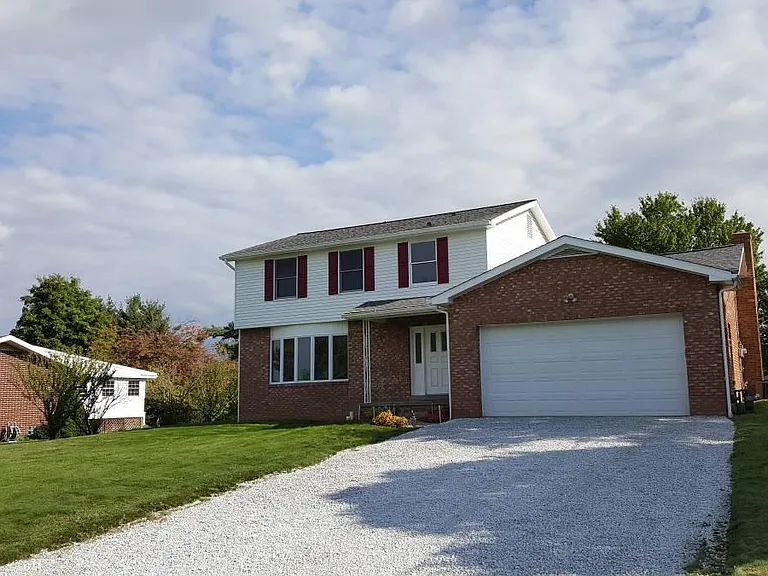 123 Brennburn Ln — Photo 5