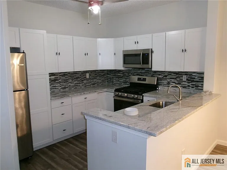 4261 Bayberry Ct — Photo 6