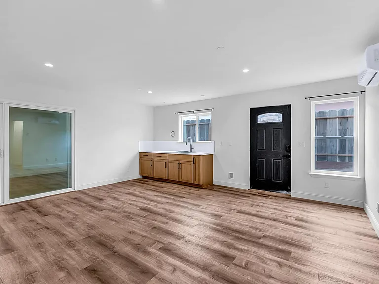 490 Jean Cir — Photo 18