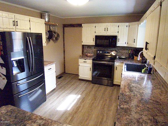 3rd image of 33 Woodland Dr