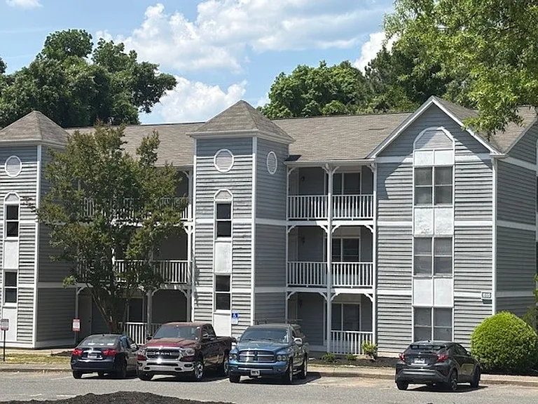 Camden Pointe Apartments — Photo 8