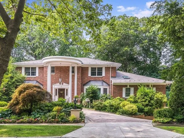 2 Somerset Drive, Great Neck, NY 11020