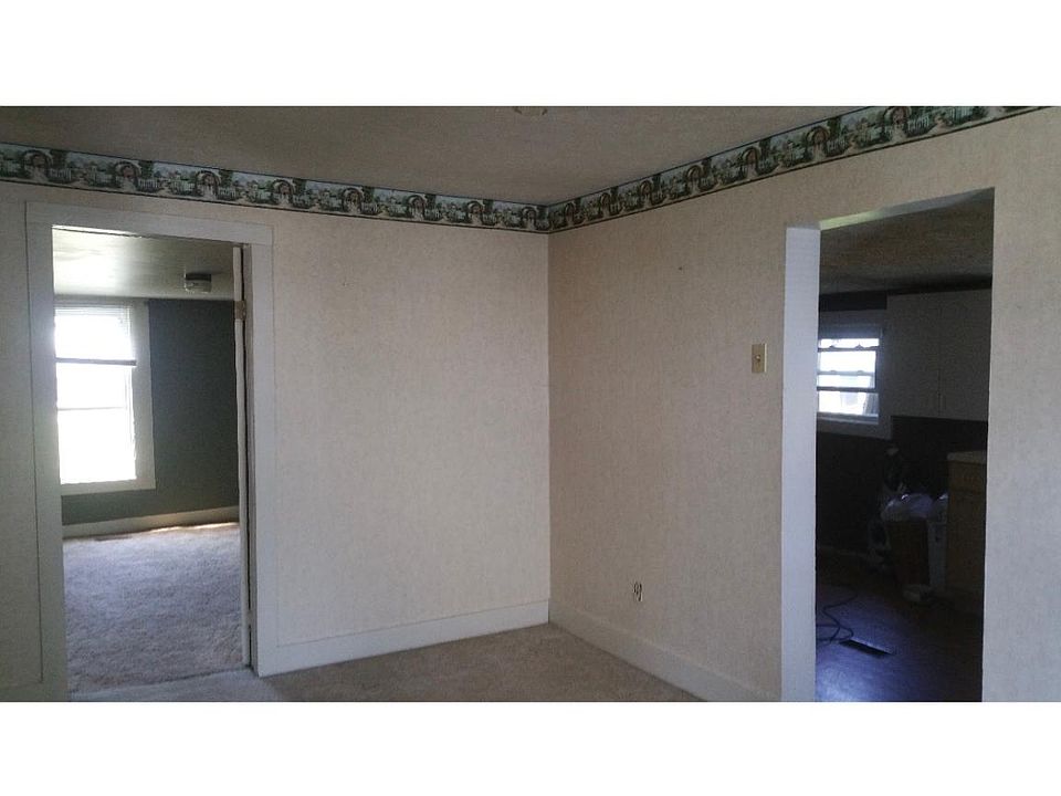 2nd image of 402 Mill St