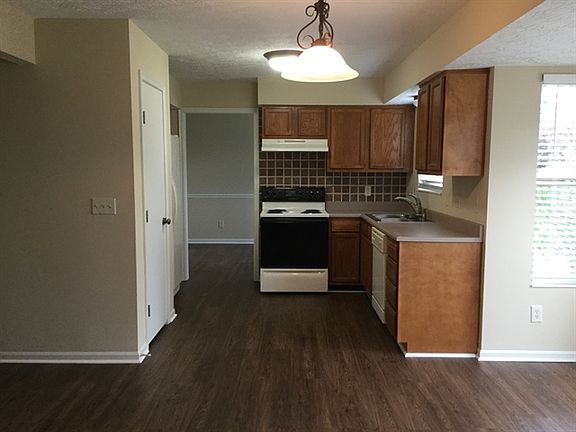 4th image of 902 Grandstone Ct