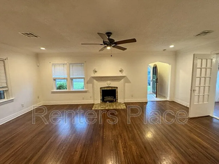 2233 N Denver Blvd — Photo 9
