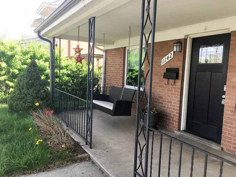 1142 S Washington St — Photo 2
