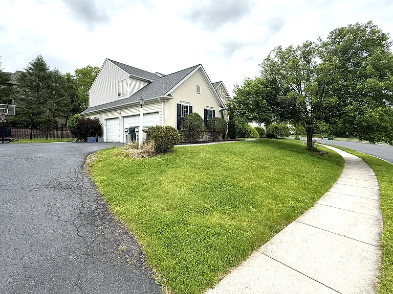 1216 Chelsen Cross — Photo 19