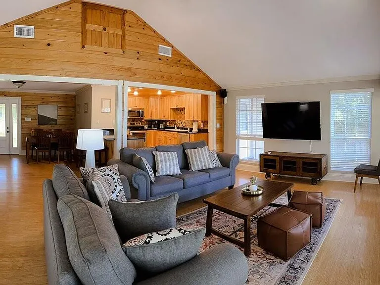 38 Martha Ln — Photo 6