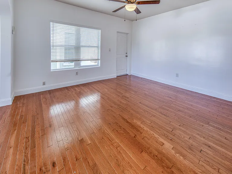 205 N Federal Hwy #C — Photo 11