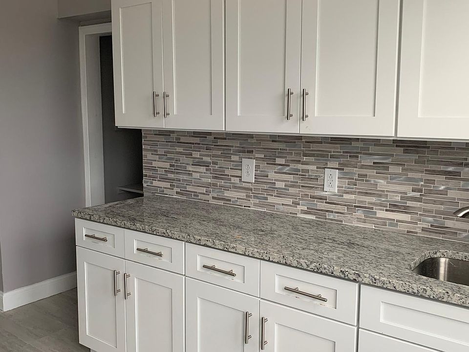1st image of 387 4th Ave W #6