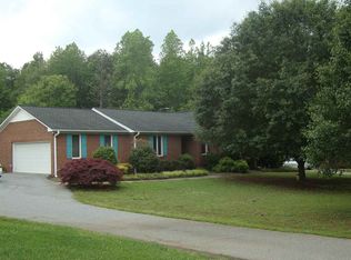 37 Dorchester Dr, Chesnee, SC 29323