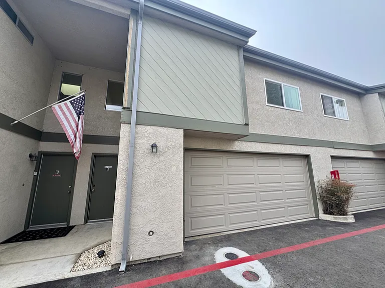 1348 Mentone Ave #C — Photo 12
