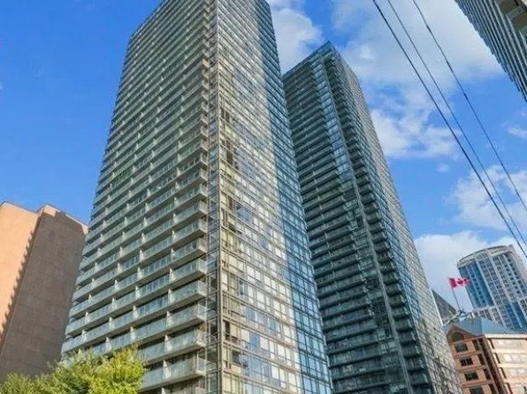 37 Grosvenor St Unit 610, Toronto, ON M4Y 3G5