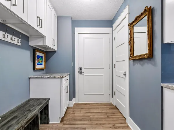 10411 Cedar Lake Rd APT 217, Minnetonka, MN 55305