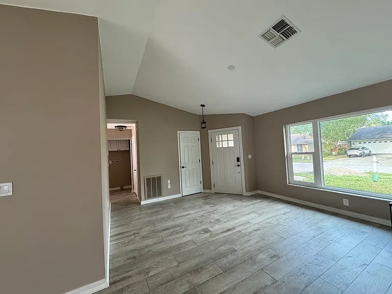 270 Arbor Dr W — Photo 4