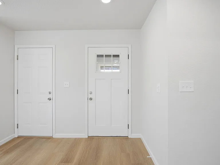 1611 Grapevine Dr — Photo 3