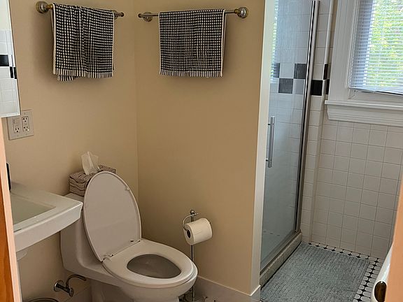 4th image of 716 W Wrightwood Ave APT 3