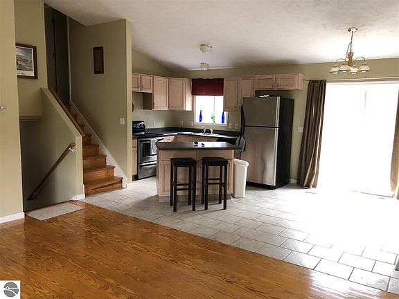 4th image of 1826 Green Oak Dr