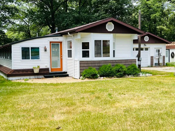 324 Hudson Ave, Houghton Lake, MI 48629