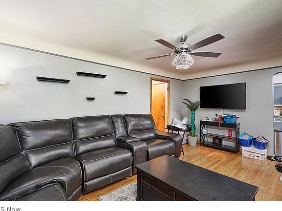 4th image of 20151 S Lake Shore Blvd