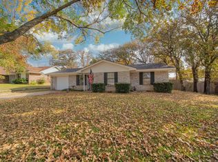 245 Lilac Ln, Azle, TX 76020