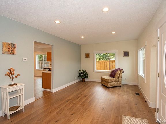 3rd image of 2538 S Sheridan Ave