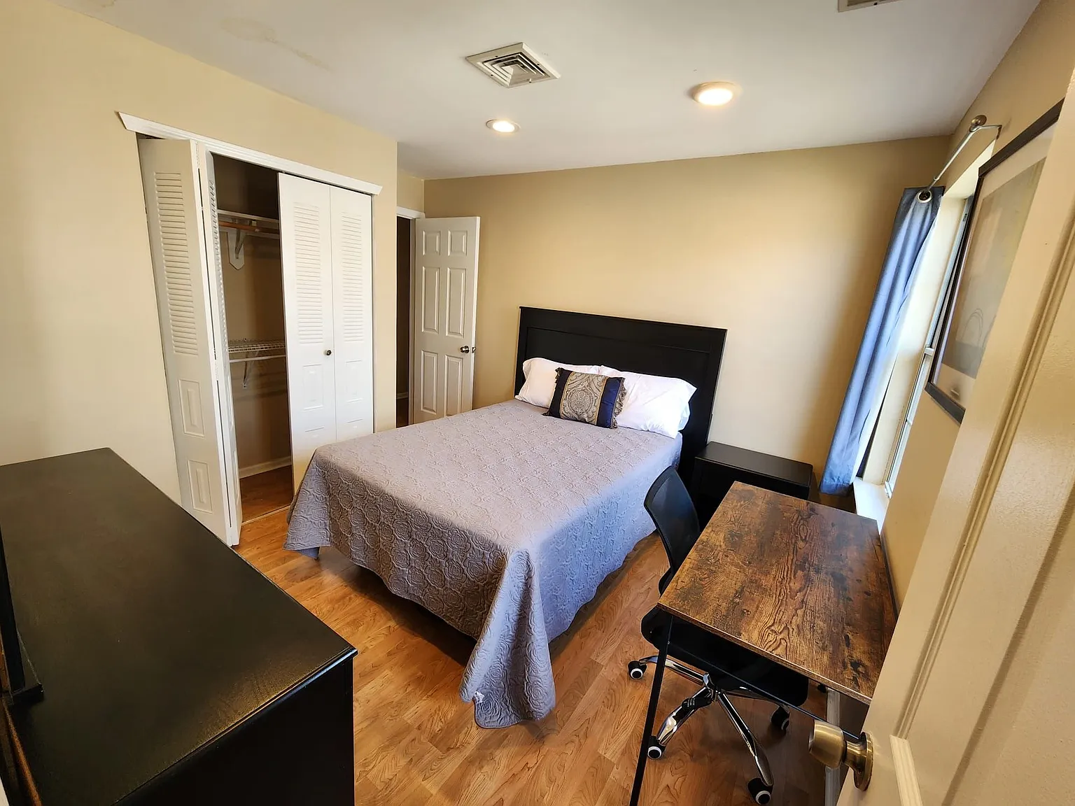 Society Hill - Triple - Standard Room — Photo 1