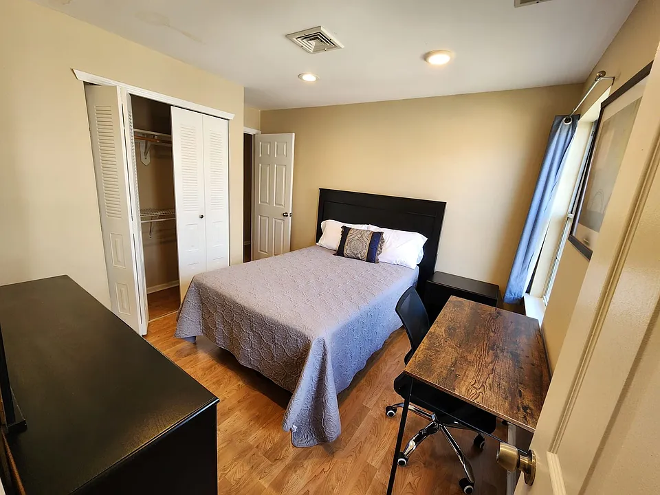1 Cornerstone Lanetriple Standard Room Newark Ave
