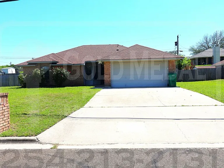 910 Frontier Trl — Photo 1