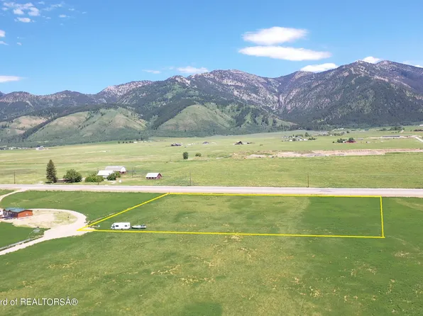 6 Black Canyon Rd, Etna, WY 83118