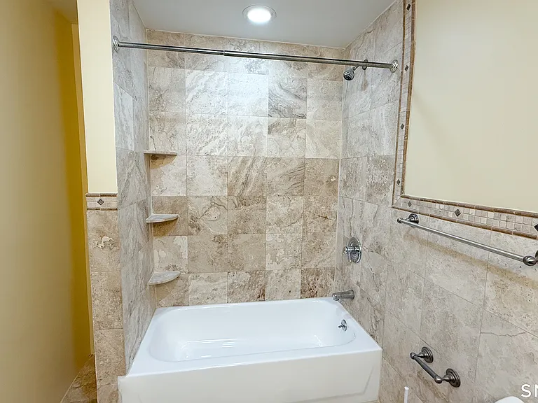 271 Seaside Ave #A — Photo 18