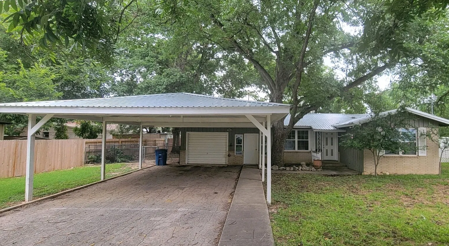 2 bed, 794 sqft, $1,600 — Photo 1