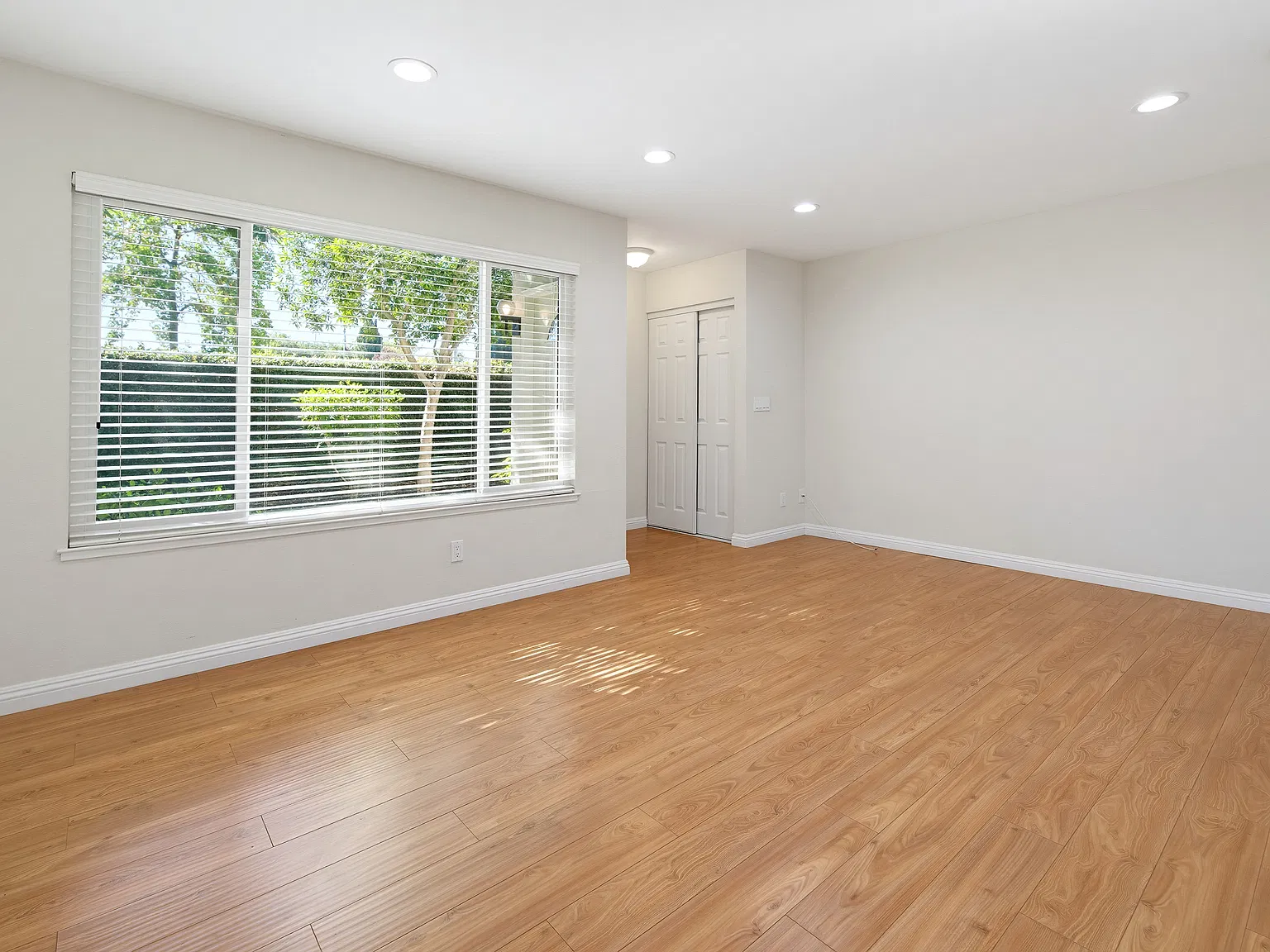 2 bed, 2.5 bath, 1300 sqft, $3,900 — Photo 4