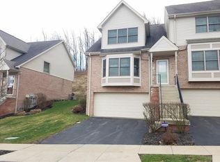 315 Woodcrest Dr, Coraopolis, PA