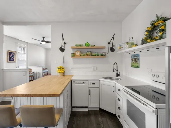 16 Leavitt St #3, Salem, MA 01970