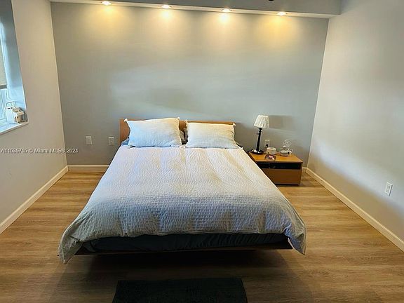 5th image of 20291 NE 30th Ave APT 104