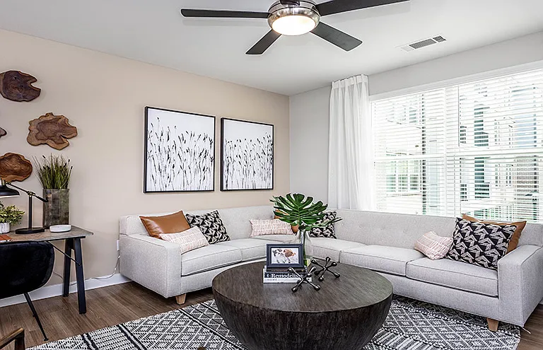 Aviation Crossing Apartments — Photo 7