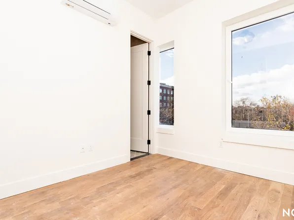 43 Kingston Avenue image 9 of 28