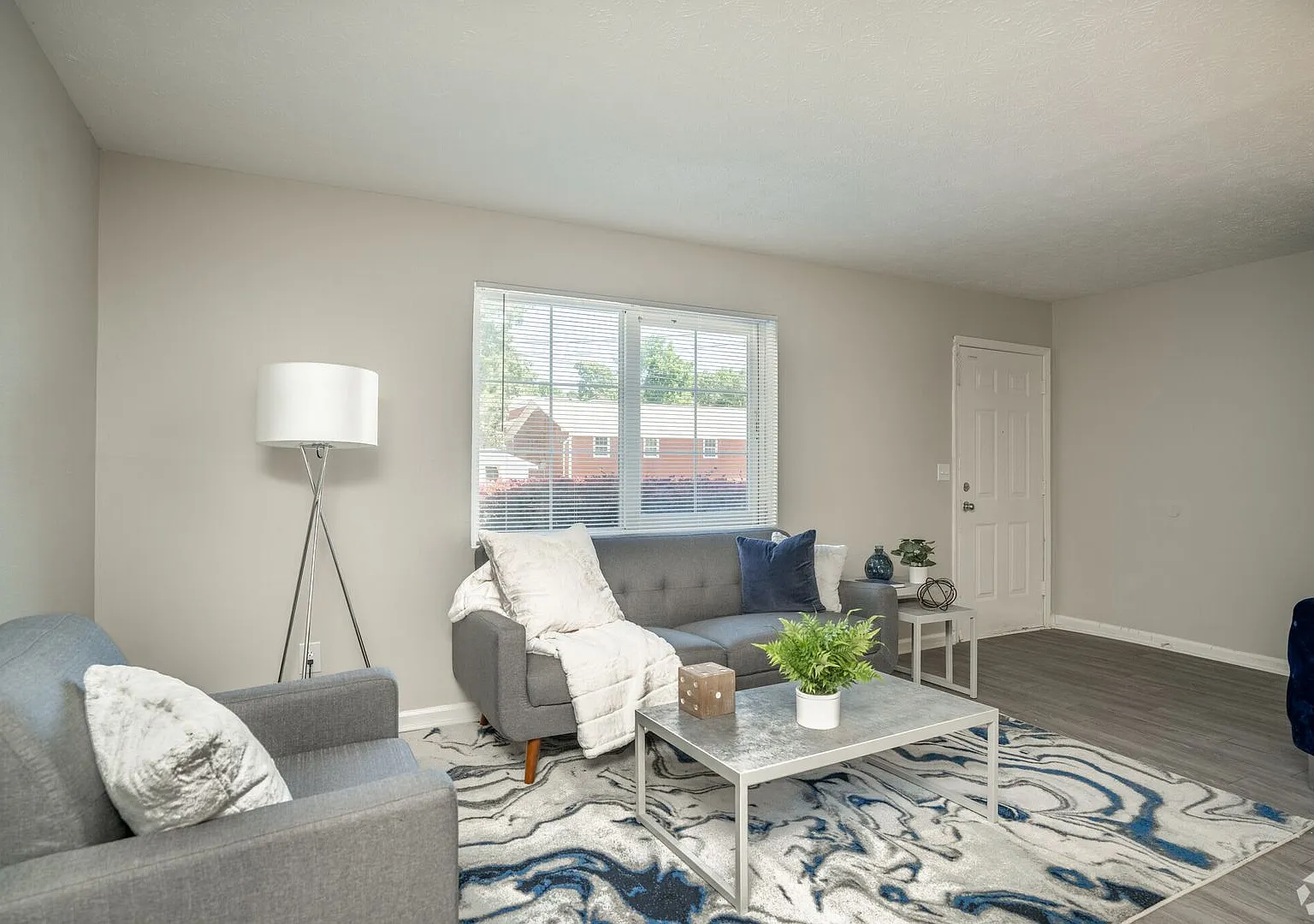 Lake Vista Apartments — Photo 4