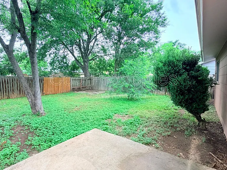 9319 Cliff Point Dr — Photo 20