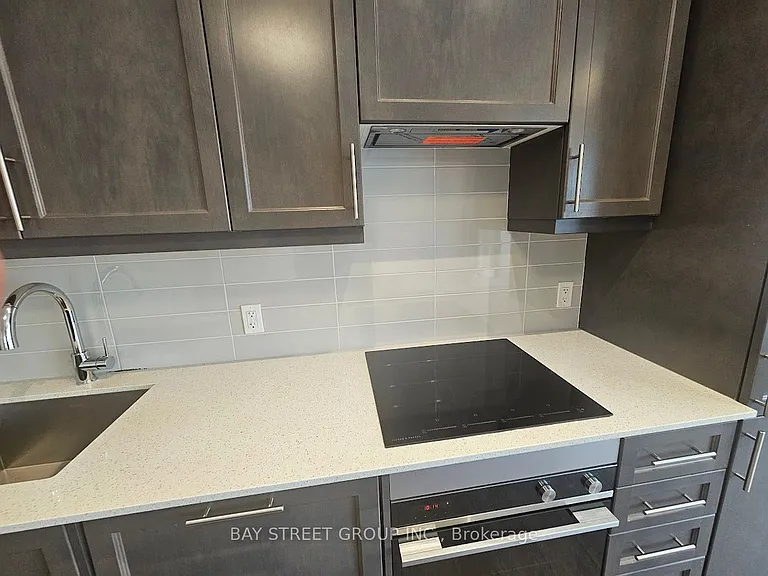 9075 Jane St #2009 — Photo 10