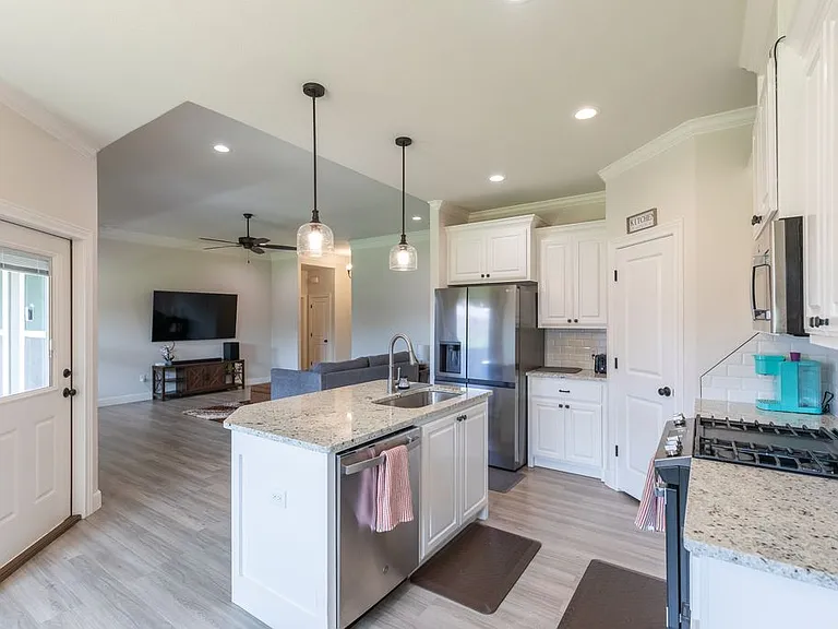 2501 Old Ironsides Rd — Photo 2