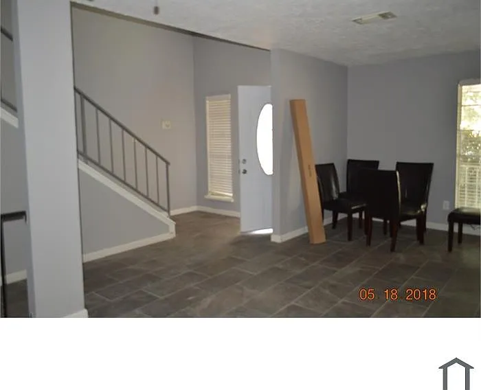 5 bed, 2950 sqft, $2,450 — Photo 4