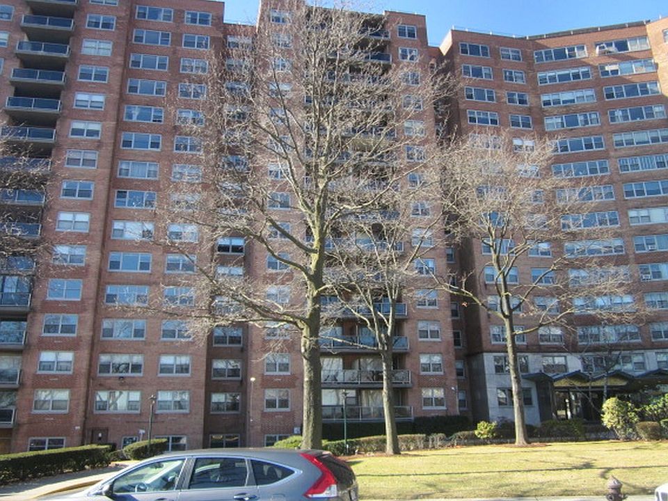 1st image of 6120 Grand Central Pkwy APT A1006