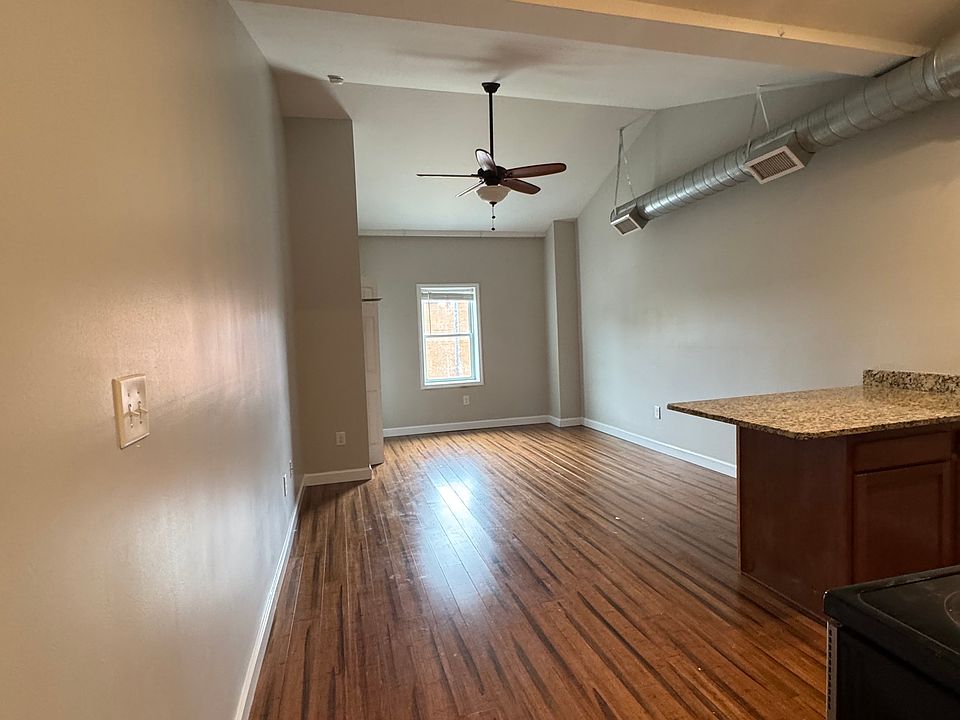 1st image of 620 Washington St #4