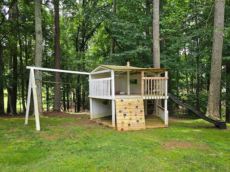 1210 Beacon Hill Xing — Photo 45