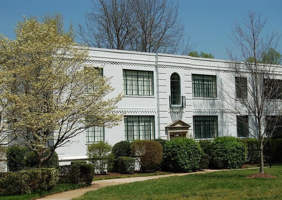 1st Floor Condo - Great Location in Community