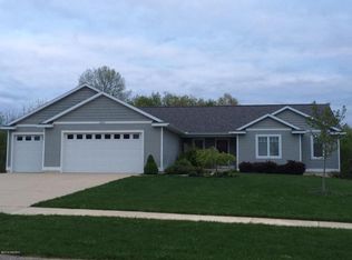 6902 Yosemite Dr, Hudsonville, MI 49426
